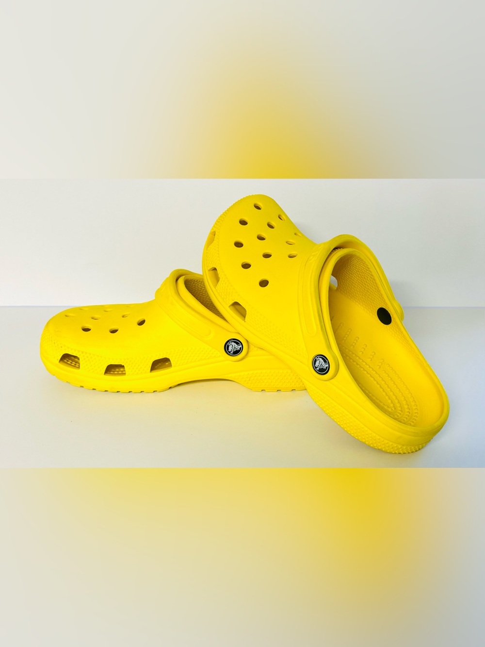 Crocs Classic Clog Bright Yellow Men’s 7 Women’s 9 Slip On Comfort Shoes
